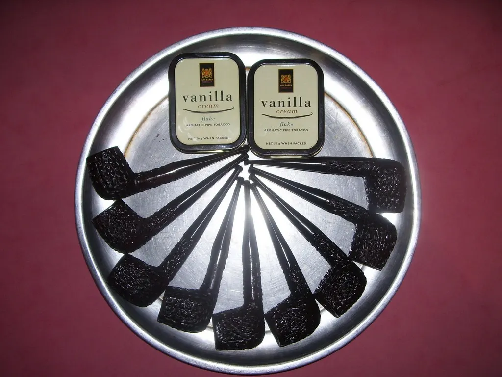 As always, the PCoLeb strives to do something new every year. The novelty for the 7th annual competition was the use of identical pipes for all contestants. Indeed, all nine members smoked a straight, rusticated billiard "Real Briar" pipe which beautifully served its purpose.