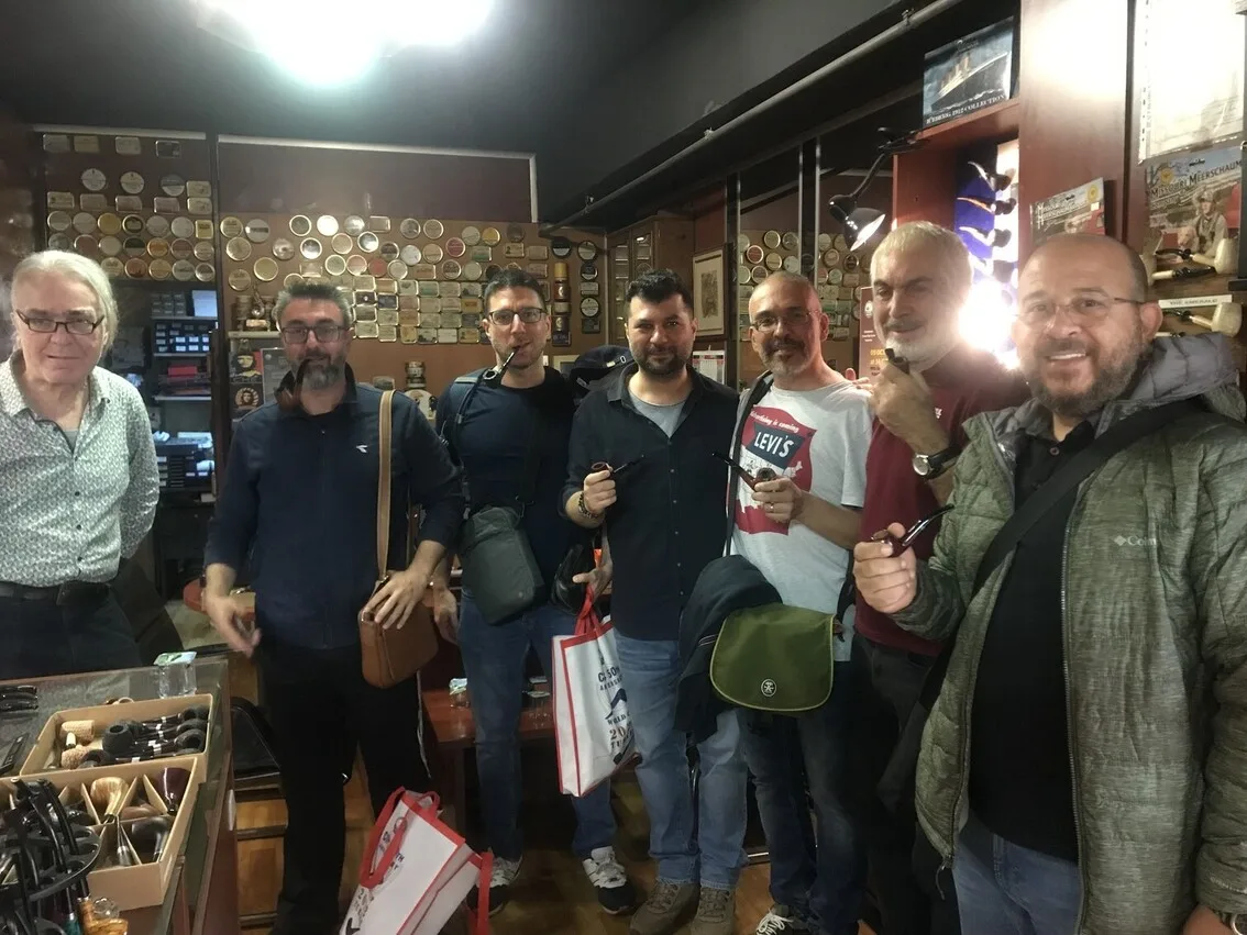The Turkish National Clubs President, Türgay Ocak (second from right) welcomed us in his fabulous pipe shop in the Perpa Center, "Pipo Market."